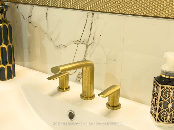 Photo 30 at 404 Queen Mary Drive, Northwest Brampton, Brampton