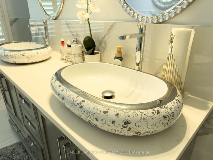 Photo 32 at 404 Queen Mary Drive, Northwest Brampton, Brampton