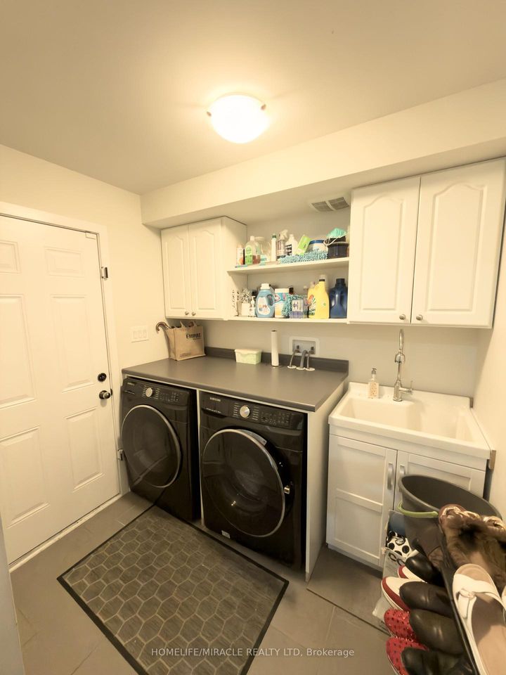 Photo 35 at 404 Queen Mary Drive, Northwest Brampton, Brampton