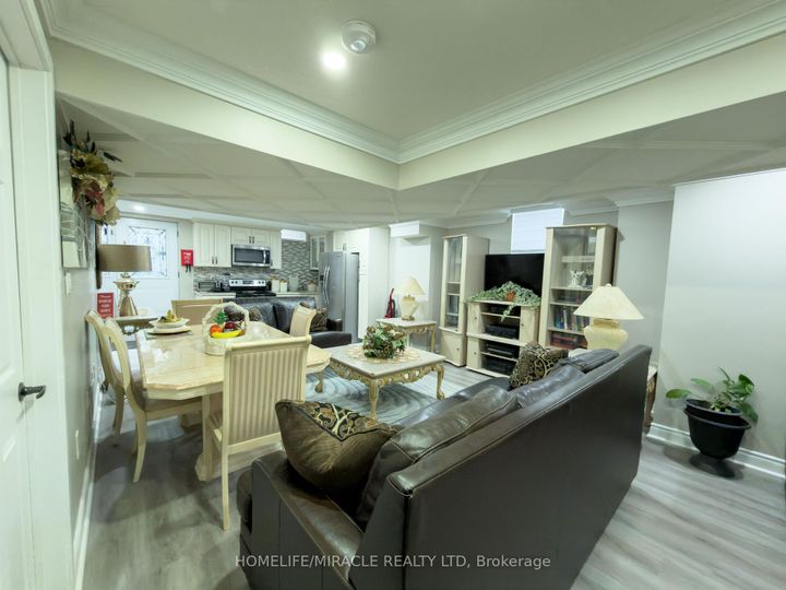 Photo 36 at 404 Queen Mary Drive, Northwest Brampton, Brampton