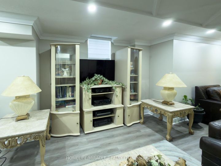 Photo 38 at 404 Queen Mary Drive, Northwest Brampton, Brampton
