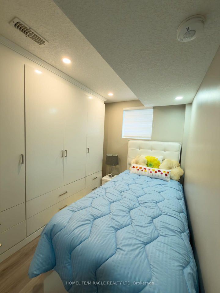 Photo 41 at 404 Queen Mary Drive, Northwest Brampton, Brampton