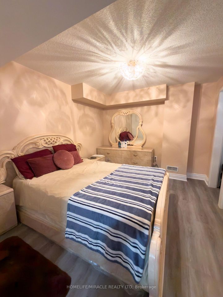 Photo 42 at 404 Queen Mary Drive, Northwest Brampton, Brampton