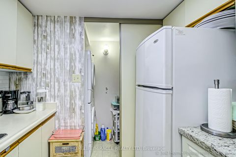 Photo 6 at 1531 - 3 Greystone Walk Drive, Kennedy Park, Toronto