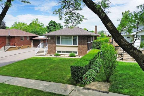 Photo 2 at 8 Cromer Place, Richview, Toronto