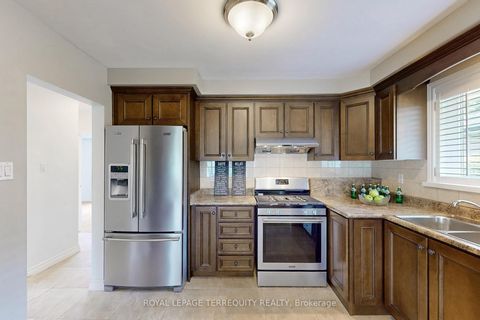 Photo 11 at 8 Cromer Place, Richview, Toronto