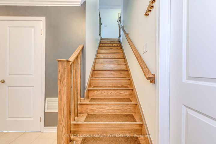 Photo 10 at 33 - 3002 Preserve Drive, Unit 33 Drive, GO Glenorchy, Oakville