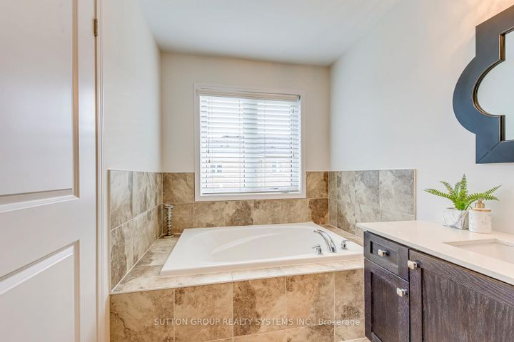 Photo 37 at 33 - 3002 Preserve Drive, Unit 33 Drive, GO Glenorchy, Oakville