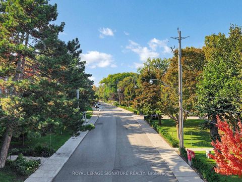 Photo 9 at PH09 - 80 Coe Hill Drive, Swansea, Toronto