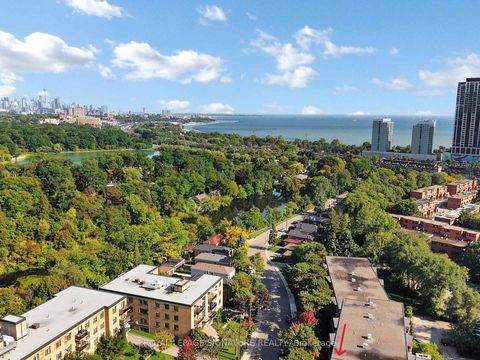 Photo 11 at PH09 - 80 Coe Hill Drive, Swansea, Toronto