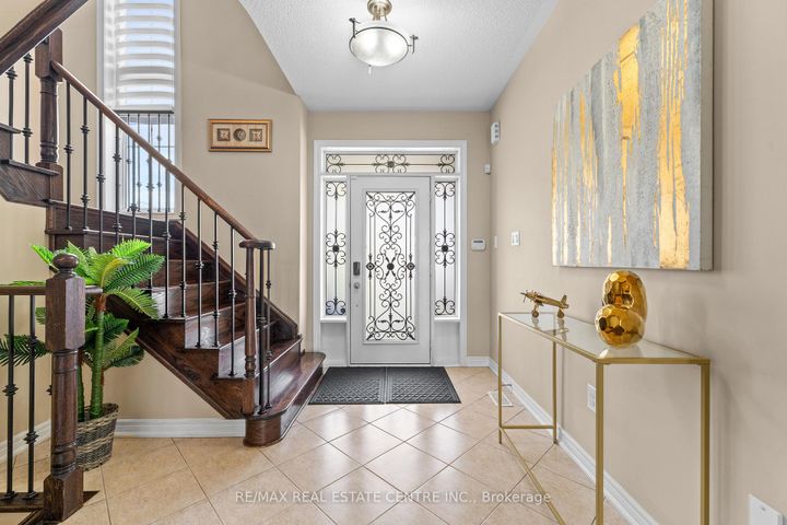 Photo 4 at 4 Junetown Circle, Credit Valley, Brampton