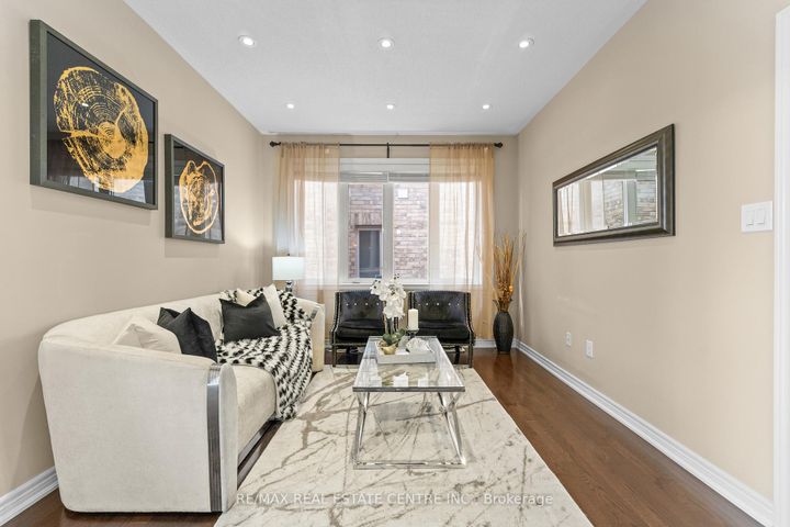 Photo 8 at 4 Junetown Circle, Credit Valley, Brampton