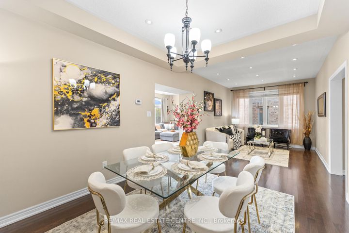 Photo 10 at 4 Junetown Circle, Credit Valley, Brampton