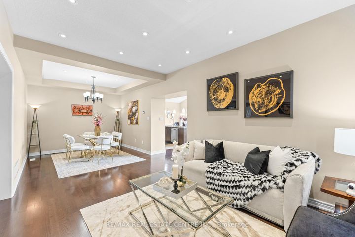 Photo 11 at 4 Junetown Circle, Credit Valley, Brampton