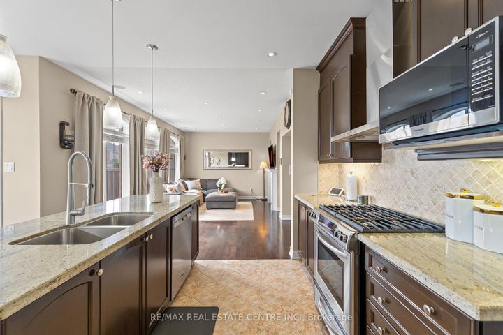 Photo 17 at 4 Junetown Circle, Credit Valley, Brampton