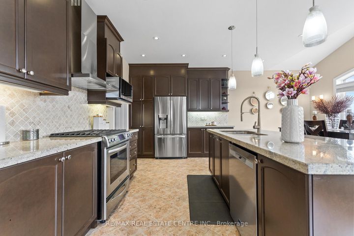 Photo 18 at 4 Junetown Circle, Credit Valley, Brampton