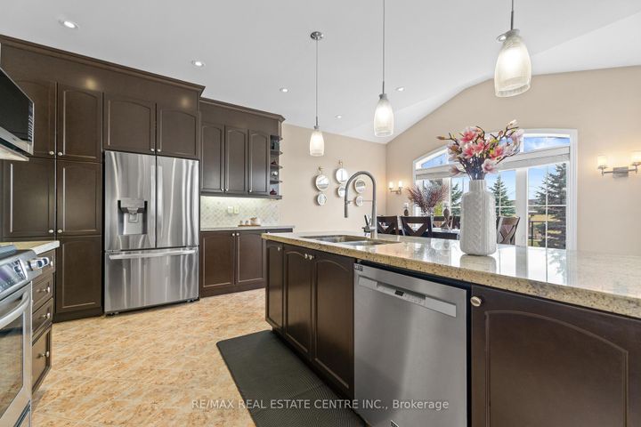 Photo 19 at 4 Junetown Circle, Credit Valley, Brampton