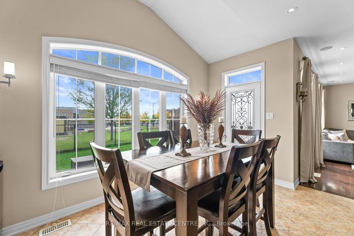 Photo 20 at 4 Junetown Circle, Credit Valley, Brampton
