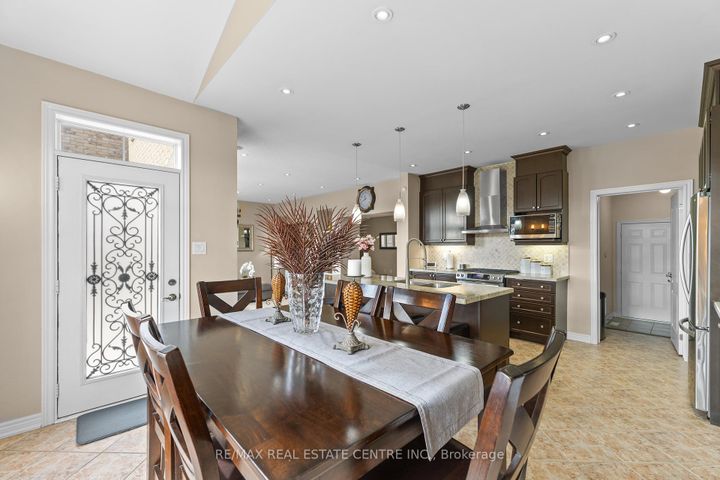 Photo 21 at 4 Junetown Circle, Credit Valley, Brampton