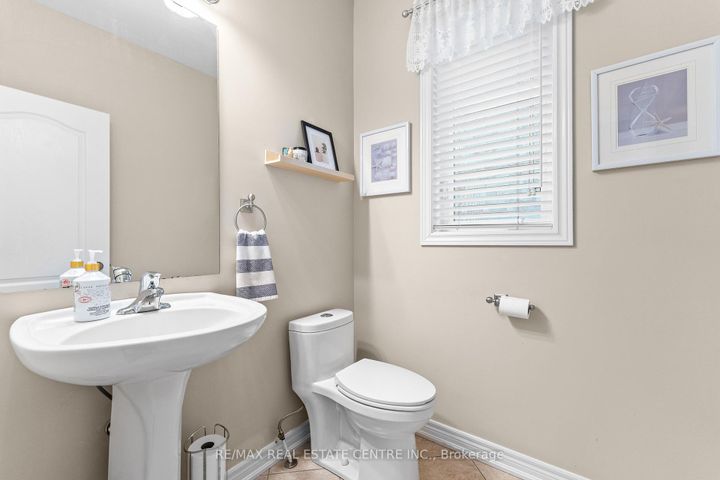 Photo 22 at 4 Junetown Circle, Credit Valley, Brampton