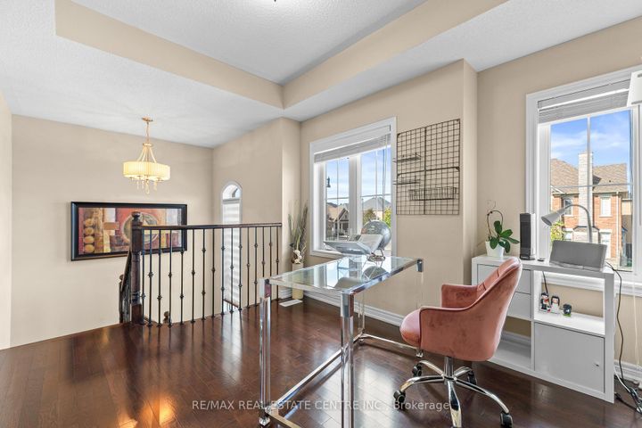 Photo 24 at 4 Junetown Circle, Credit Valley, Brampton