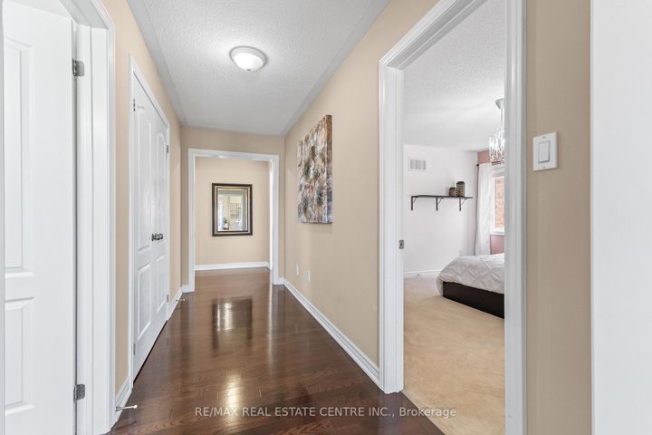 Photo 25 at 4 Junetown Circle, Credit Valley, Brampton