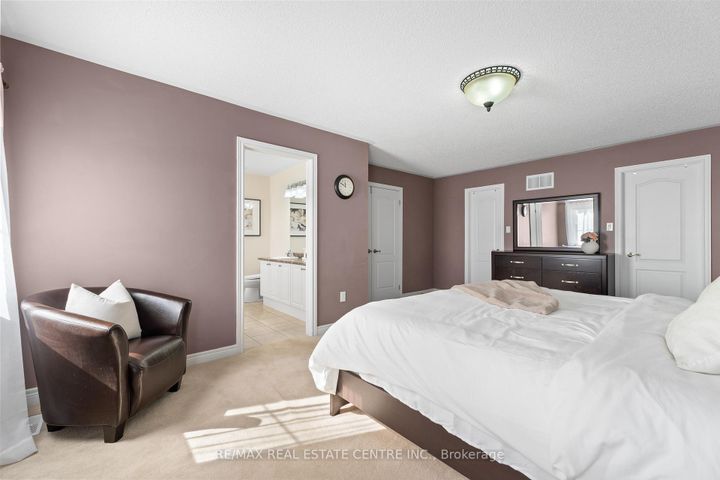 Photo 27 at 4 Junetown Circle, Credit Valley, Brampton