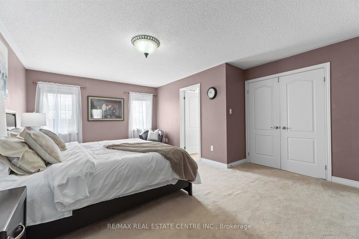 Photo 28 at 4 Junetown Circle, Credit Valley, Brampton