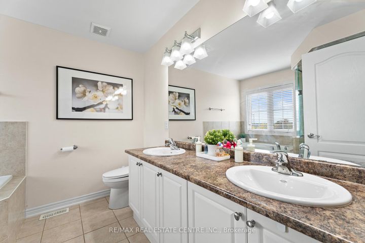 Photo 29 at 4 Junetown Circle, Credit Valley, Brampton