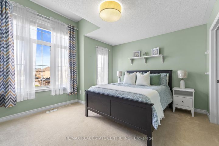 Photo 31 at 4 Junetown Circle, Credit Valley, Brampton