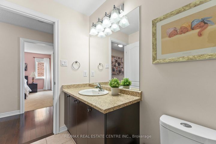 Photo 35 at 4 Junetown Circle, Credit Valley, Brampton