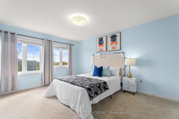 Photo 36 at 4 Junetown Circle, Credit Valley, Brampton