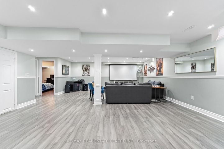 Photo 39 at 4 Junetown Circle, Credit Valley, Brampton