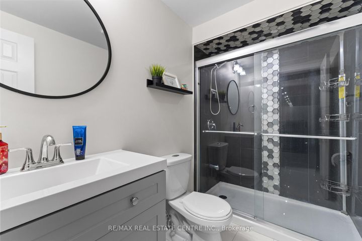 Photo 41 at 4 Junetown Circle, Credit Valley, Brampton