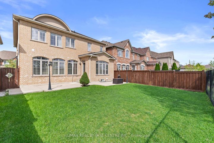 Photo 43 at 4 Junetown Circle, Credit Valley, Brampton
