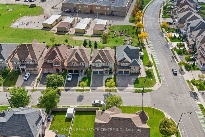 Photo 48 at 4 Junetown Circle, Credit Valley, Brampton