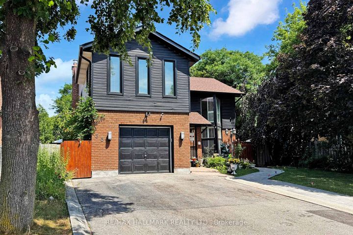 Photo 1 at 33 Parkside Drive, Brampton South, Brampton