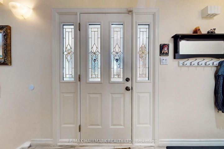 Photo 3 at 33 Parkside Drive, Brampton South, Brampton