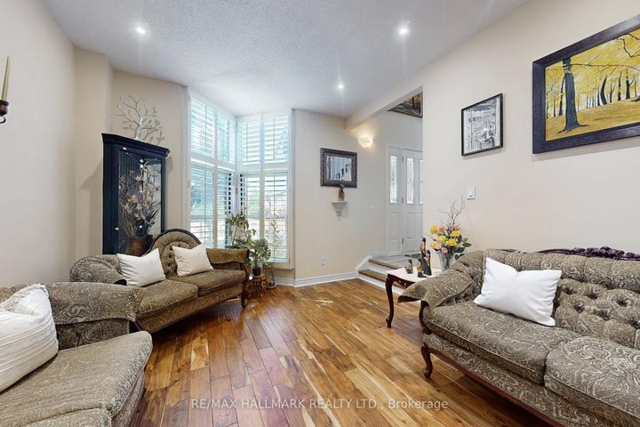 Photo 4 at 33 Parkside Drive, Brampton South, Brampton