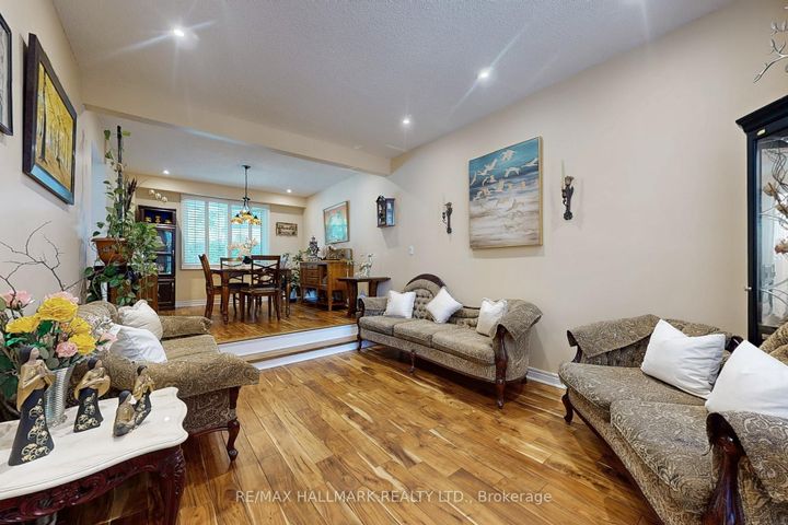 Photo 5 at 33 Parkside Drive, Brampton South, Brampton