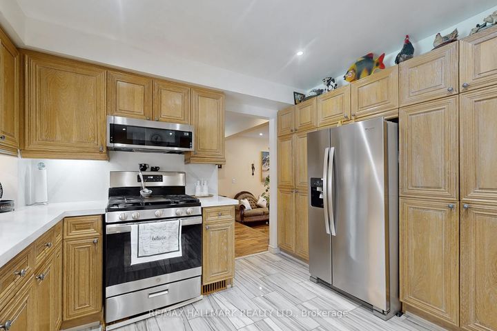 Photo 11 at 33 Parkside Drive, Brampton South, Brampton