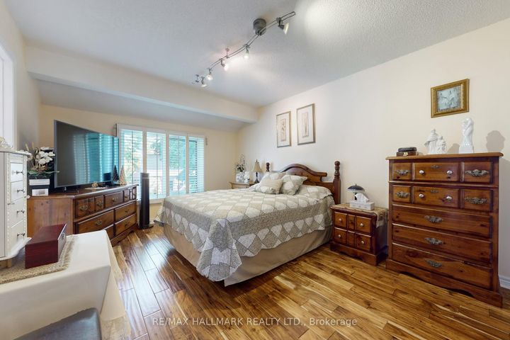 Photo 18 at 33 Parkside Drive, Brampton South, Brampton