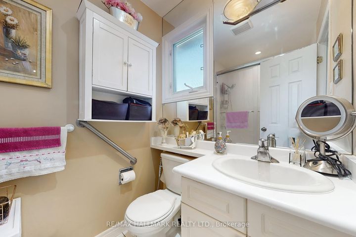 Photo 21 at 33 Parkside Drive, Brampton South, Brampton