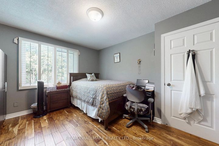Photo 24 at 33 Parkside Drive, Brampton South, Brampton