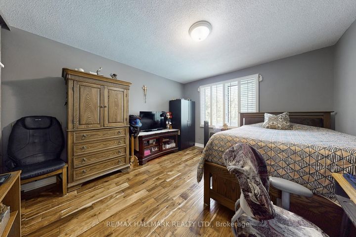 Photo 25 at 33 Parkside Drive, Brampton South, Brampton