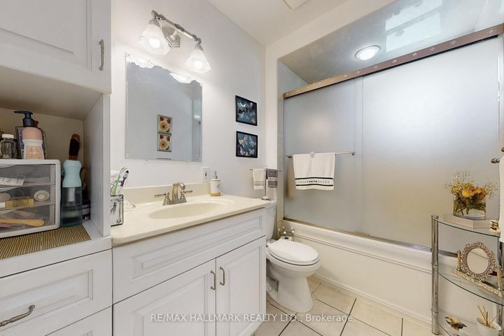 Photo 30 at 33 Parkside Drive, Brampton South, Brampton
