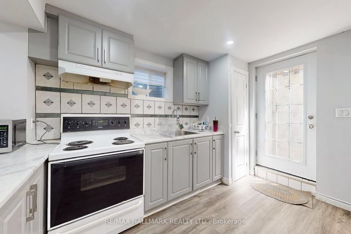 Photo 31 at 33 Parkside Drive, Brampton South, Brampton