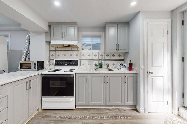 Photo 32 at 33 Parkside Drive, Brampton South, Brampton