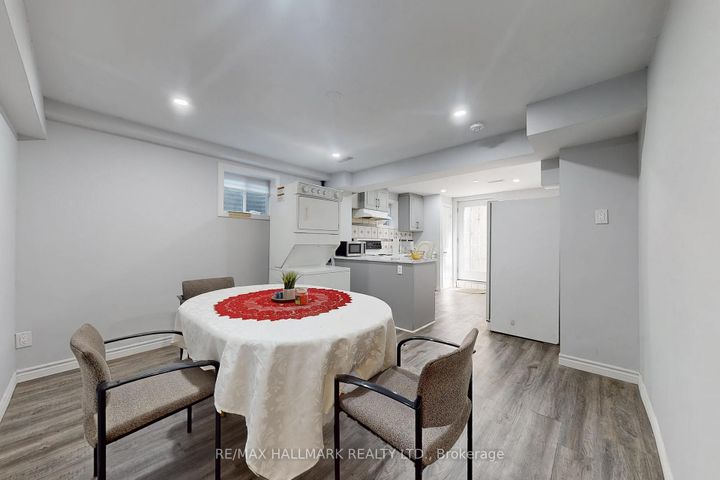 Photo 34 at 33 Parkside Drive, Brampton South, Brampton