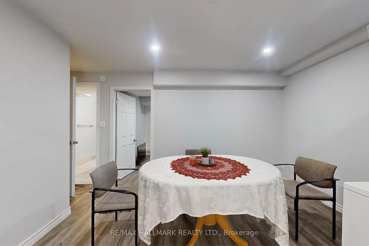 Photo 36 at 33 Parkside Drive, Brampton South, Brampton